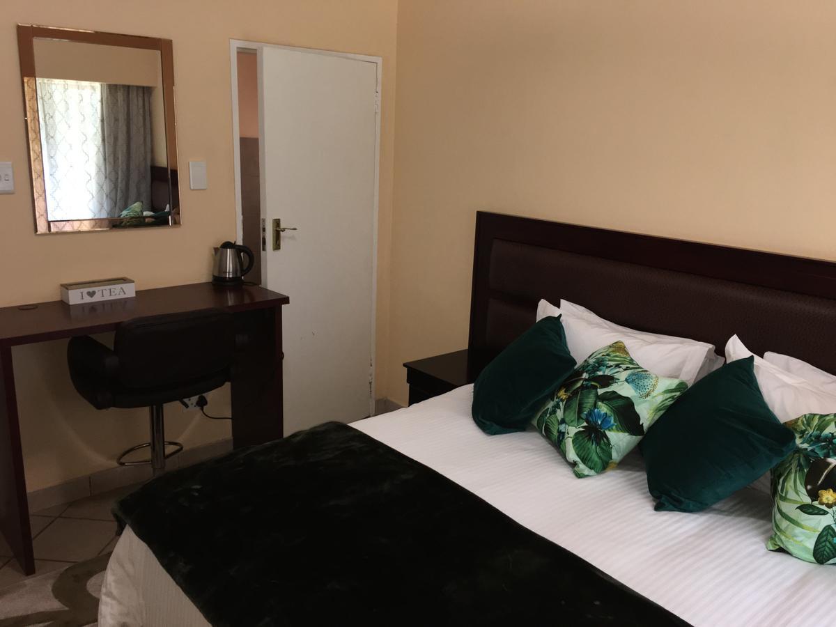 Riverton Manor Центуріон Номер фото